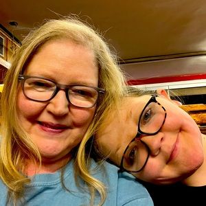 Meet your Poshers, Lisa and Lexi